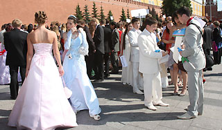 Сколько потратят родители на выпускные Сколько потратят родители на выпускные