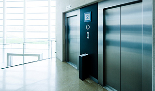 В "Шереметьево" лифт покалечил ребенка В "Шереметьево" лифт покалечил ребенка