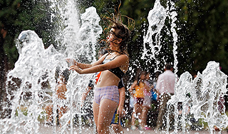 Москву накрыла 30-градусная жара Москву накрыла 30-градусная жара