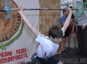 Брянские школьники стали призерами спартакиады по тяжелой атлетике