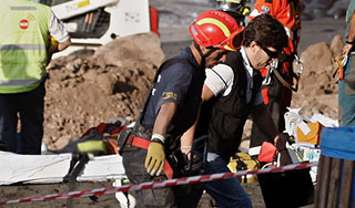 Семью в машине смыло течением в озеро Семью в машине смыло течением в озеро