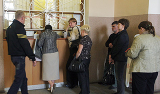 Медведев поручил повысить зарплаты Медведев поручил повысить зарплаты