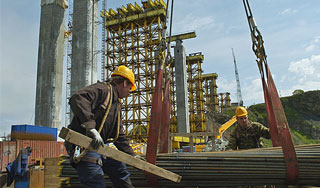 Медведев оценил стройку уникального моста Медведев оценил стройку уникального моста