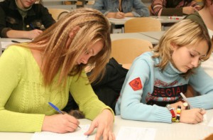 Без аттестатов остались 18 выпускников брянских школ