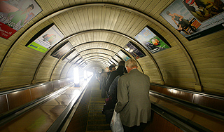 Московское метро очистили от рекламы Московское метро очистили от рекламы