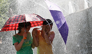 От летнего стресса спасет яркая одежда От летнего стресса спасет яркая одежда