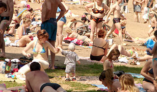 Синоптики запретили россиянам загорать Синоптики запретили россиянам загорать