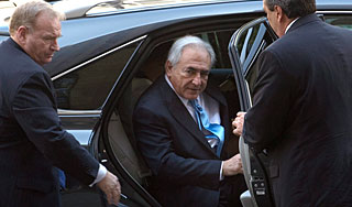 Стросс-Кана увез черный автомобиль Стросс-Кана увез черный автомобиль