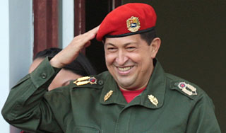 Чавес вышел к народу в берете десантника Чавес вышел к народу в берете десантника