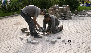 Женщина поработила пятерых таджиков Женщина поработила пятерых таджиков