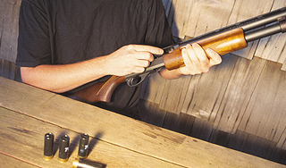 В Москве открыли стрельбу с балкона В Москве открыли стрельбу с балкона