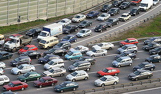 Разбросанные купюры парализовали МКАД Разбросанные купюры парализовали МКАД