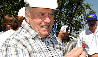 Жириновский забросил десант в клубнику Жириновский забросил десант в клубнику