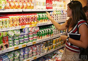 Двух продавщиц ждет суд за торговлю несвежими продуктами