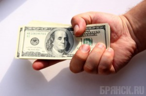 В Погарском районе москвич предложил милиционеру 30 тысяч долларов