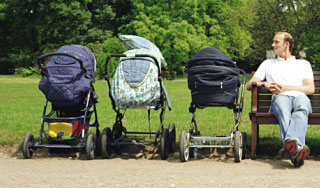 Маньяк пинал младенцев в колясках Маньяк пинал младенцев в колясках