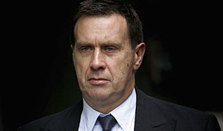 Скандал закрыл популярный таблоид Скандал закрыл популярный таблоид