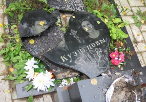 Один из разорителей кладбища в Унече оказался сыном милиционера