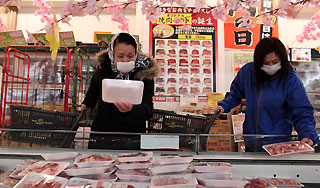 Японцев кормят радиоактивным мясом Японцев кормят радиоактивным мясом