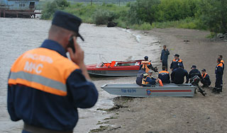 Девочка спасла родителей на тонущем корабле Девочка спасла родителей на тонущем корабле