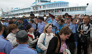 Моряки игнорировали крики тонущих Моряки игнорировали крики тонущих