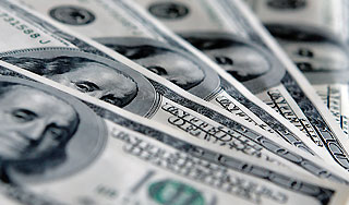 Россиянам дали совет по продаже долларов Россиянам дали совет по продаже долларов