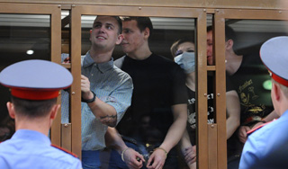 Скинхедов признали виновными в теракте Скинхедов признали виновными в теракте