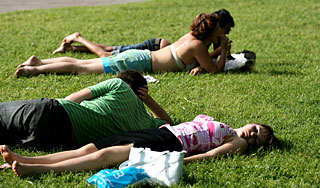 Солнце накаляет территорию России Солнце накаляет территорию России