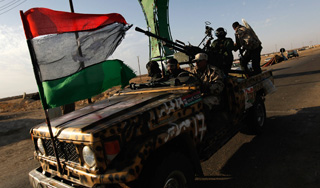 У Каддафи кончаются горючее и деньги У Каддафи кончаются горючее и деньги