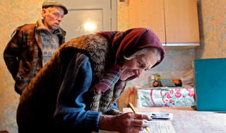 Пенсионеров переведут на карточки Пенсионеров переведут на карточки