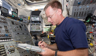 На шаттле Atlantis завис древний компьютер На шаттле Atlantis завис древний компьютер