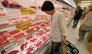 Японцы наелись радиоактивного мяса Японцы наелись радиоактивного мяса