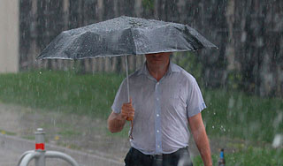 Жаркую Москву остудили ливни с грозами Жаркую Москву остудили ливни с грозами