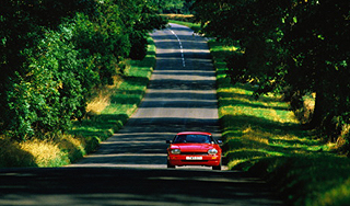 В Москве угнан красный Jaguar с Бабой Ягой В Москве угнан красный Jaguar с Бабой Ягой