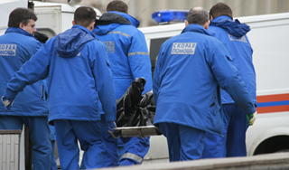 Мужчина в трусах повесился в центре города Мужчина в трусах повесился в центре города