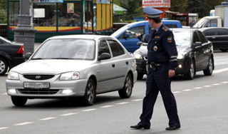 Инспектор ДПС угрожал оружием беременной Инспектор ДПС угрожал оружием беременной