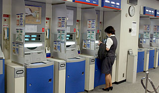 Японцы разграбили банкоматы Фукусимы Японцы разграбили банкоматы Фукусимы