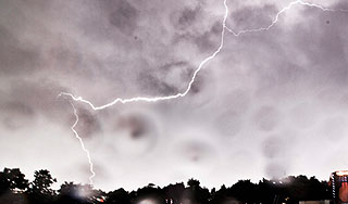 Молния убила трех человек на Урале Молния убила трех человек на Урале