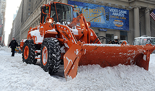 В Петербурге остался снег с прошлой зимы В Петербурге остался снег с прошлой зимы