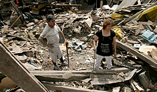 Стихия разрушила в трех странах сотни домов Стихия разрушила в трех странах сотни домов