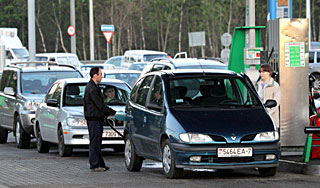 Белорусам снова повысили цены на бензин Белорусам снова повысили цены на бензин