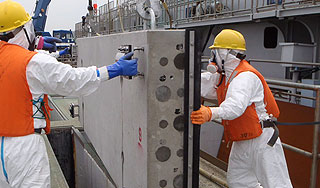 Реакторы "Фукусимы" лишились охлаждения Реакторы "Фукусимы" лишились охлаждения