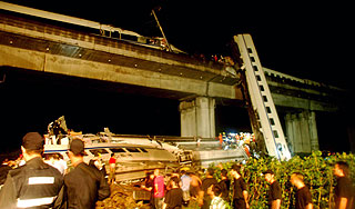 Катастрофа в Китае остановила поезда Катастрофа в Китае остановила поезда