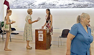 Латыши требуют распустить парламент Латыши требуют распустить парламент