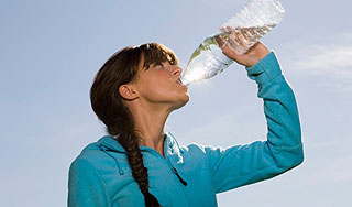 Что и как лучше пить в жару Что и как лучше пить в жару