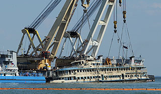 "Булгарию" готовят к распилу "Булгарию" готовят к распилу