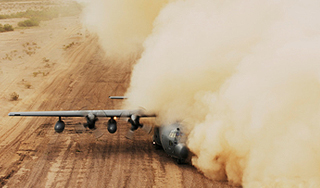 В Марокко самолет с людьми врезался в гору В Марокко самолет с людьми врезался в гору