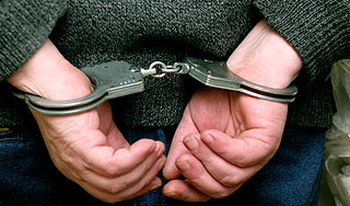 Следователь арестован за свободу педофила Следователь арестован за свободу педофила