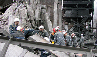 Взрыв на украинской шахте убил горняков Взрыв на украинской шахте убил горняков