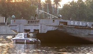 Катер на Москве-реке потопил экипаж Катер на Москве-реке потопил экипаж